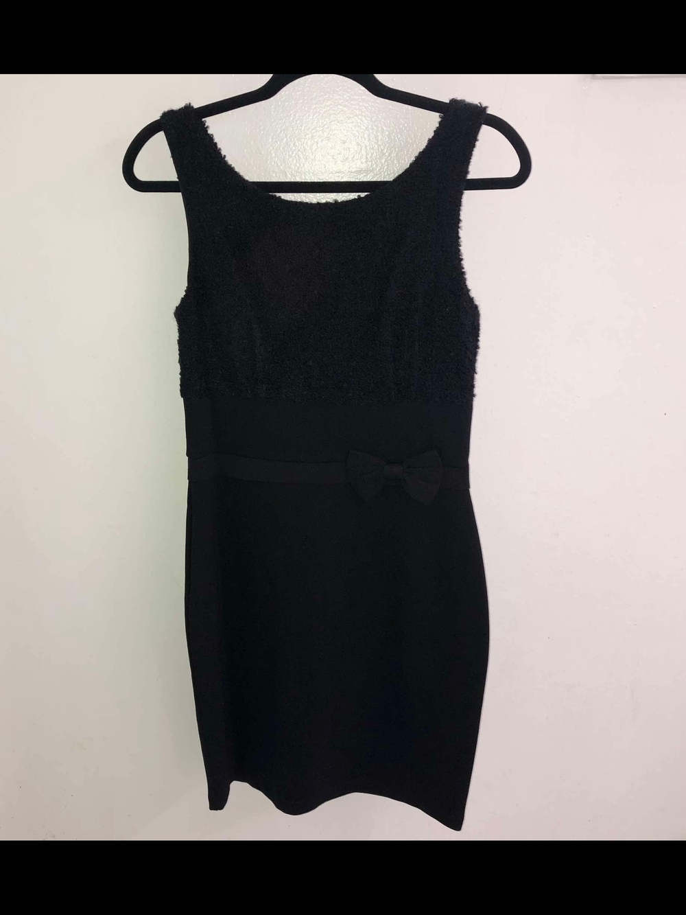 Classic Black Sleeveless Sheath Dress with Waist Bow